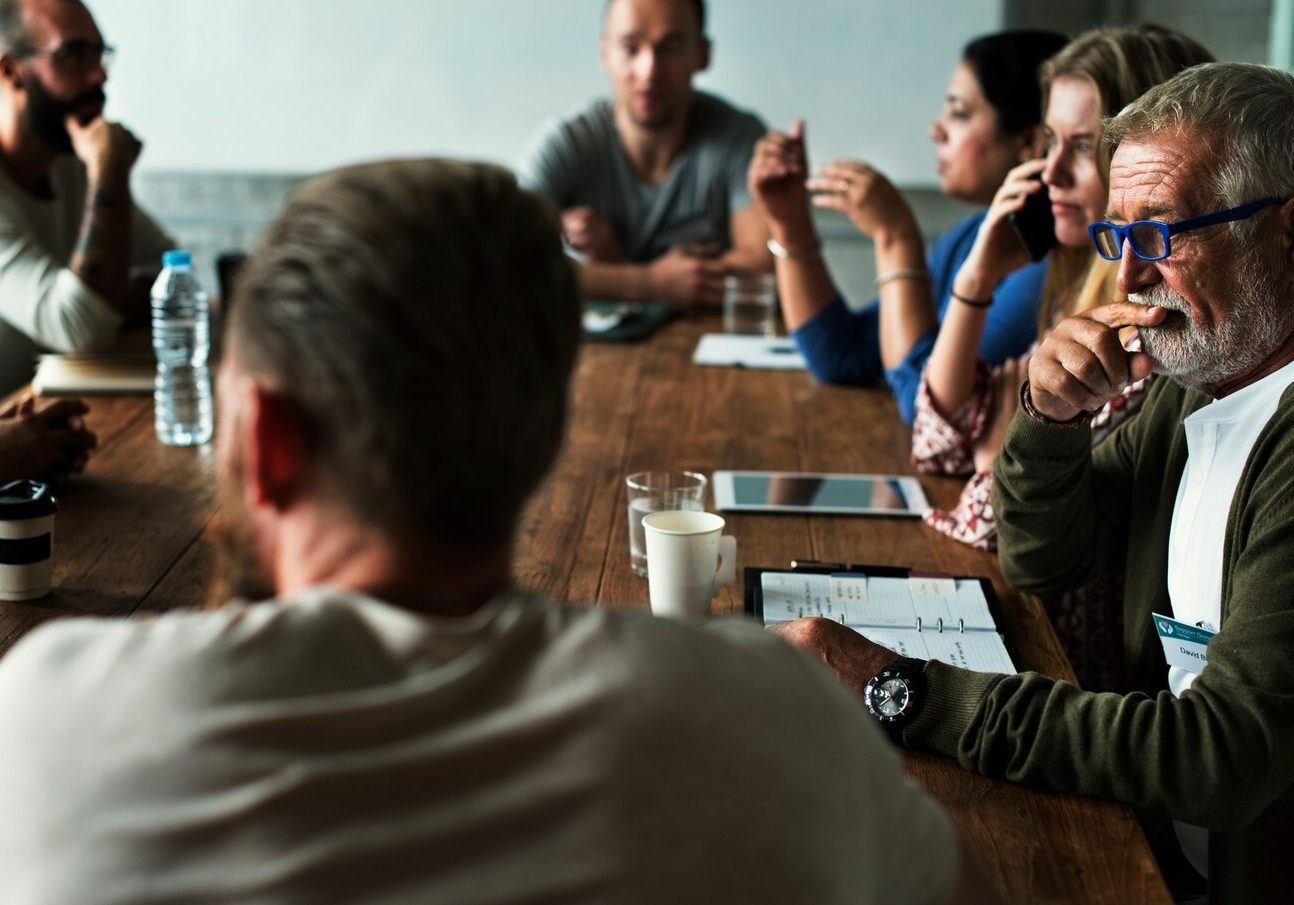 people-meeting-seminar-office-concept_53876-30377 people-meeting-seminar-office-concept_53876-30377
